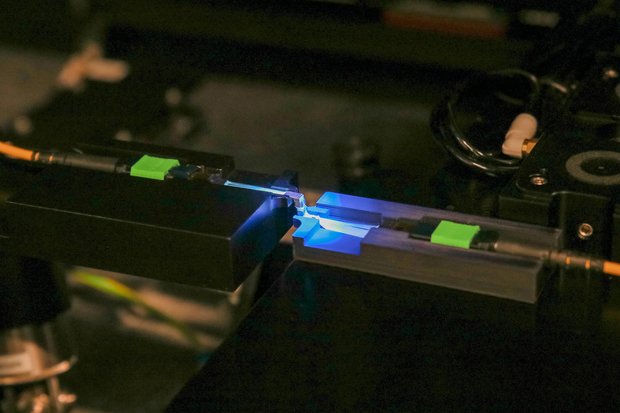 Tresky Automation revolutioniert Active Alignment in der AVT für hochintegrierte Photonik-Systeme